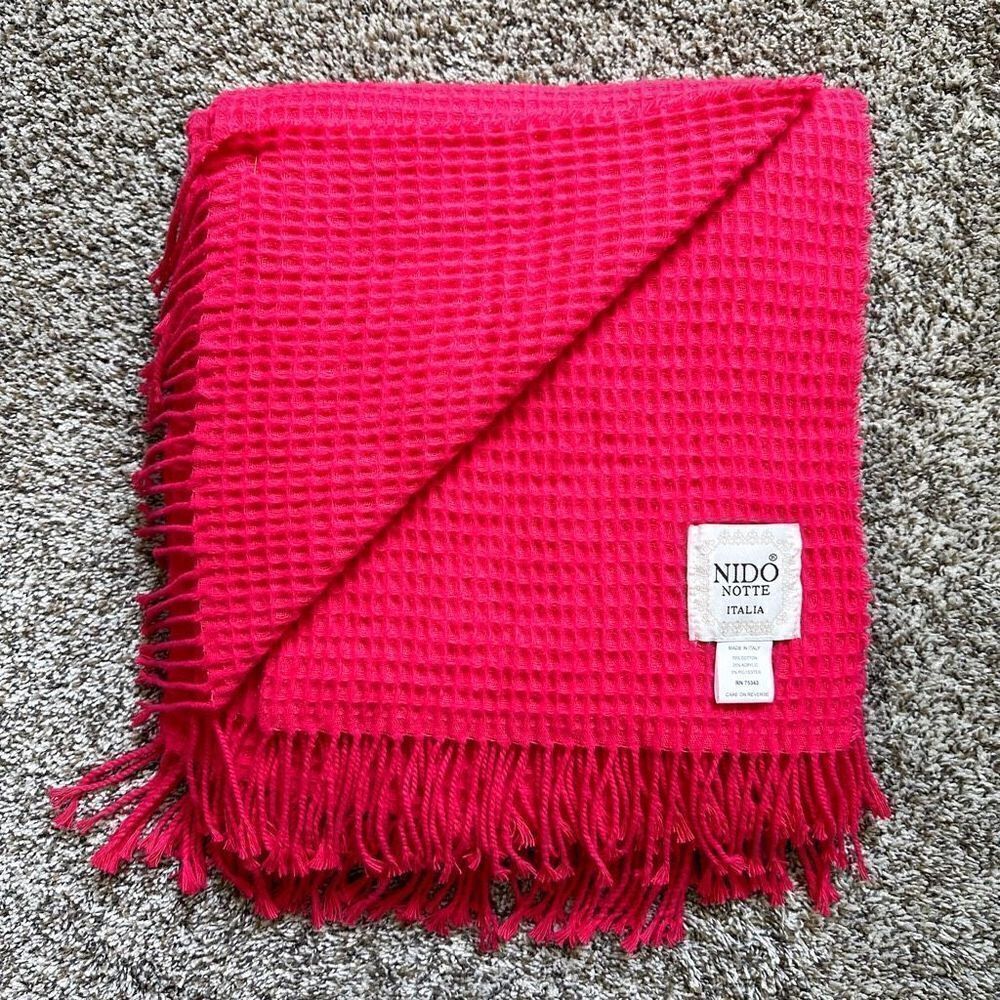 Nido Notte hot pink waffle knit oversized throw blanket
